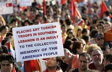 arc_Lebanese_Armenian_demonstrators_4.jpg