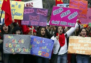 arc_World_Women_Day_in_Istanbul_March_4_2007.jpg