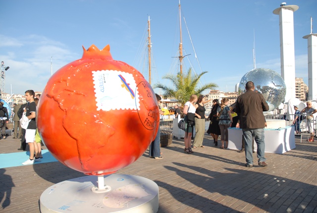 La Grenade de la Paix sur le Vieux Port de Marseille