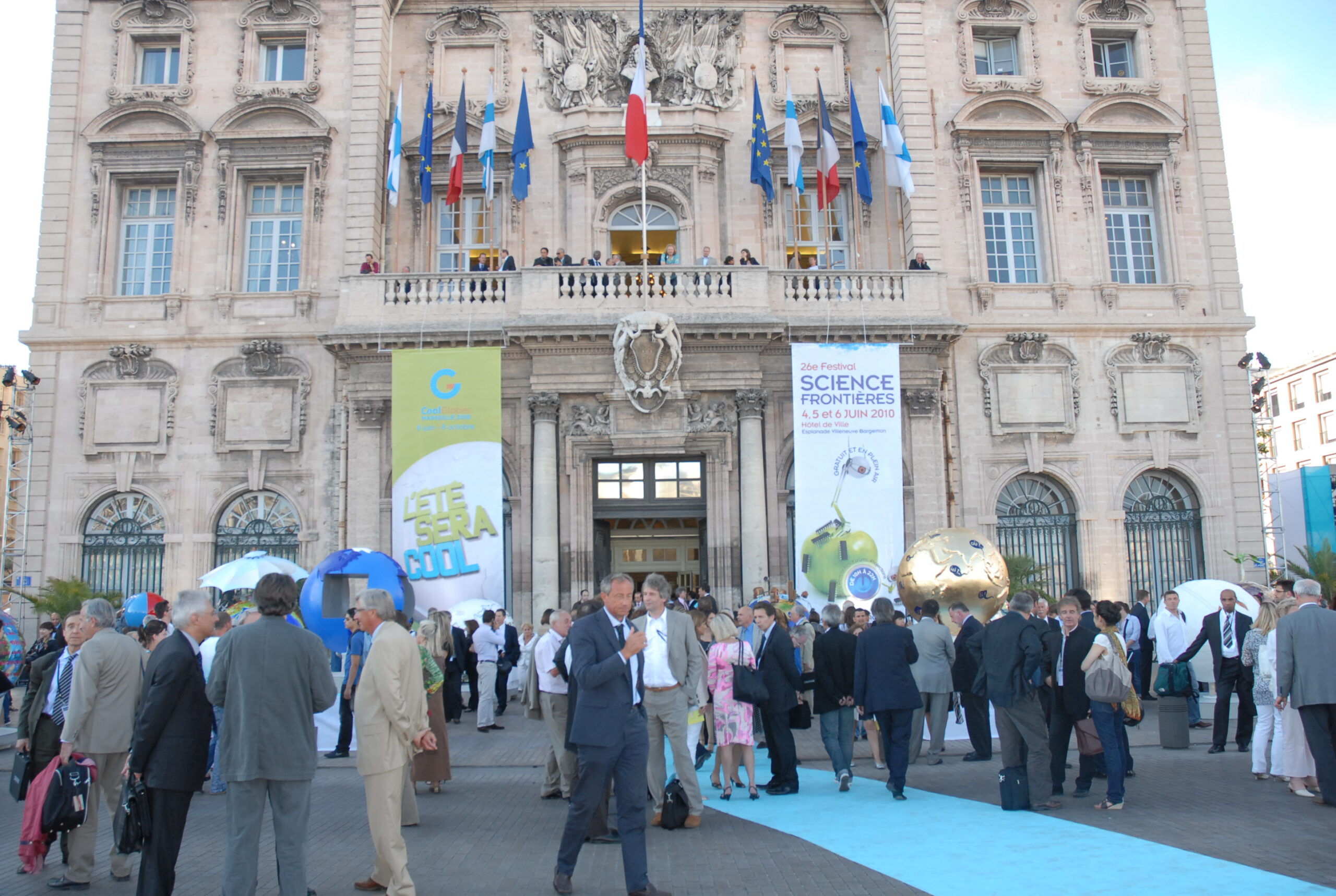 Présentation des globes à la Mairie de Marseille