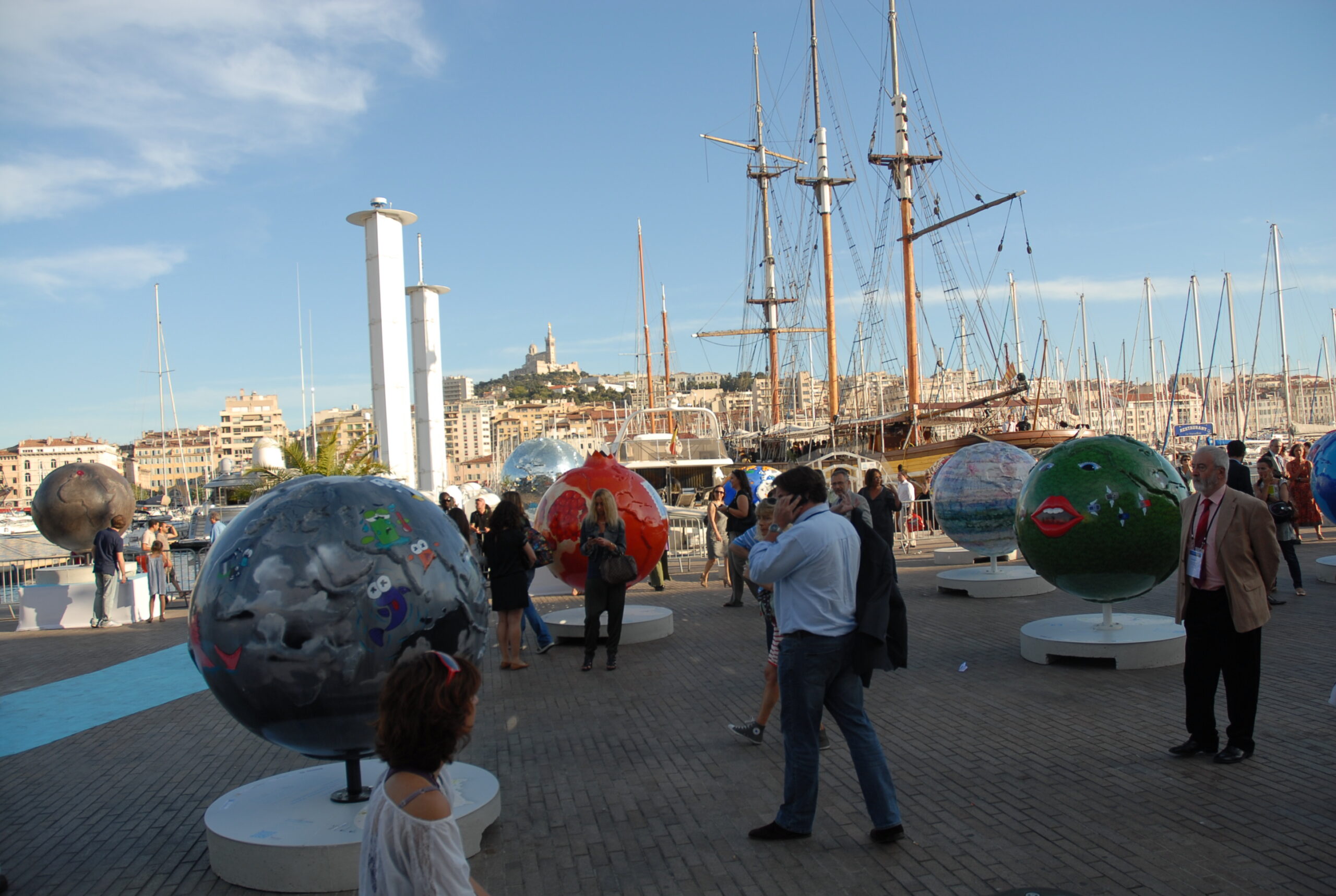 Le globe arménien parmi les autres globes