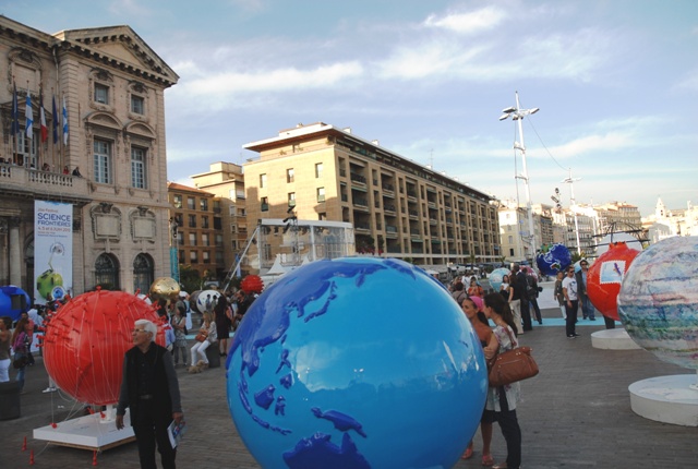 Le parvis de la Mairie de Marseille