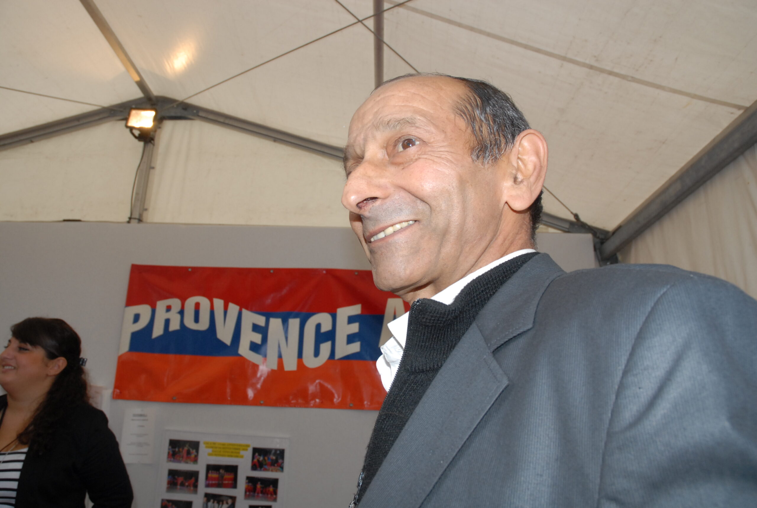 Agopig Khatchadourian au stand Provence-Arménie