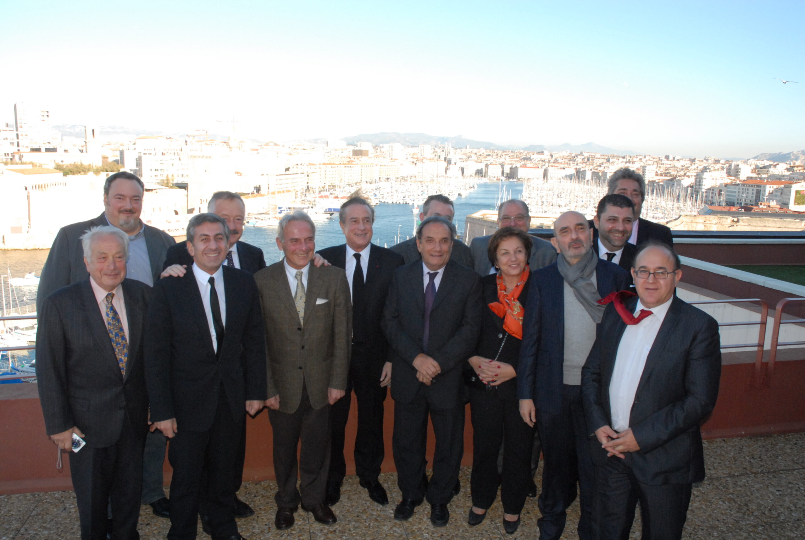 Le jury du Festival devant le Vieux Port de Marseille