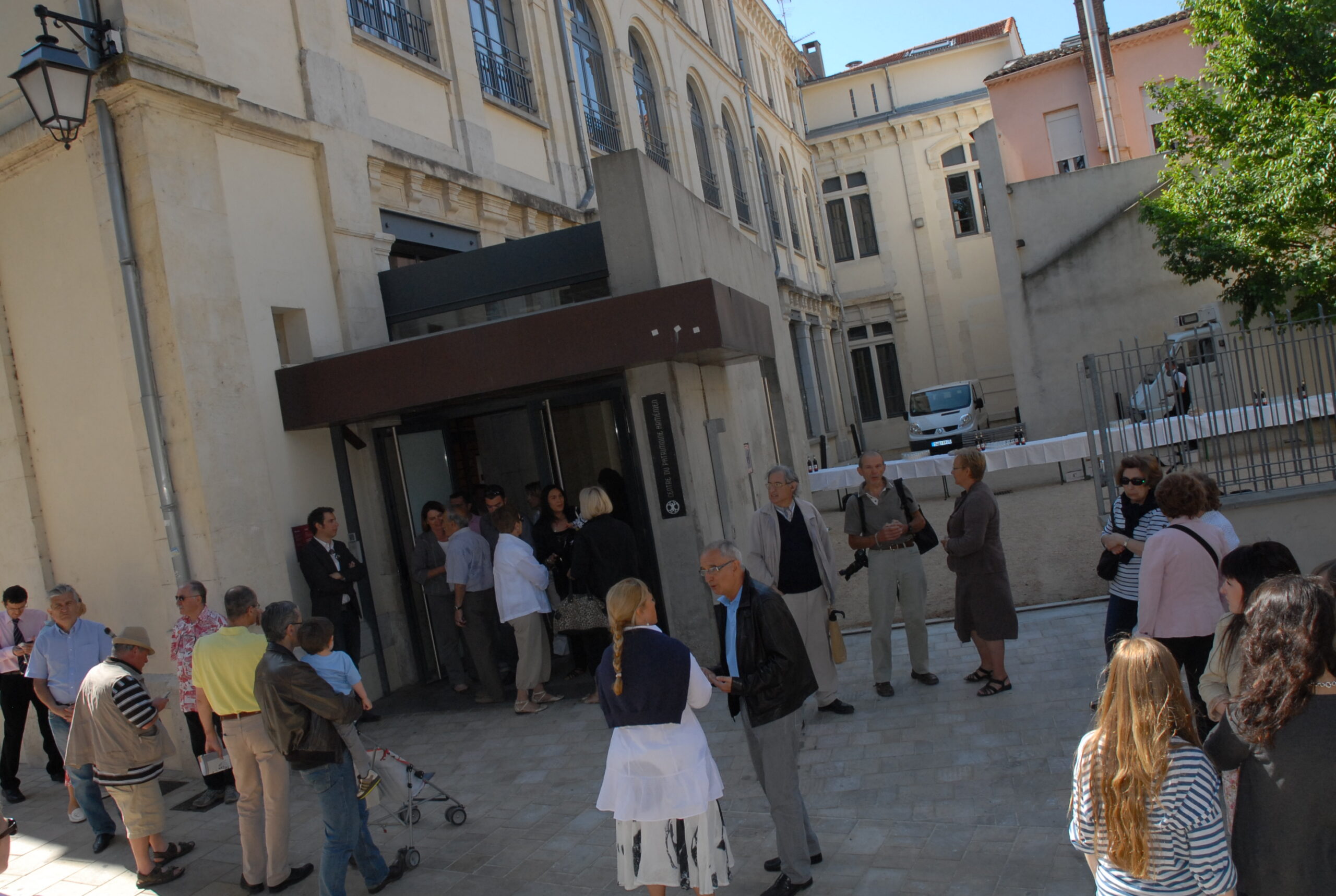 Le Centre du Patrimoine arménien face au Square Aznavour