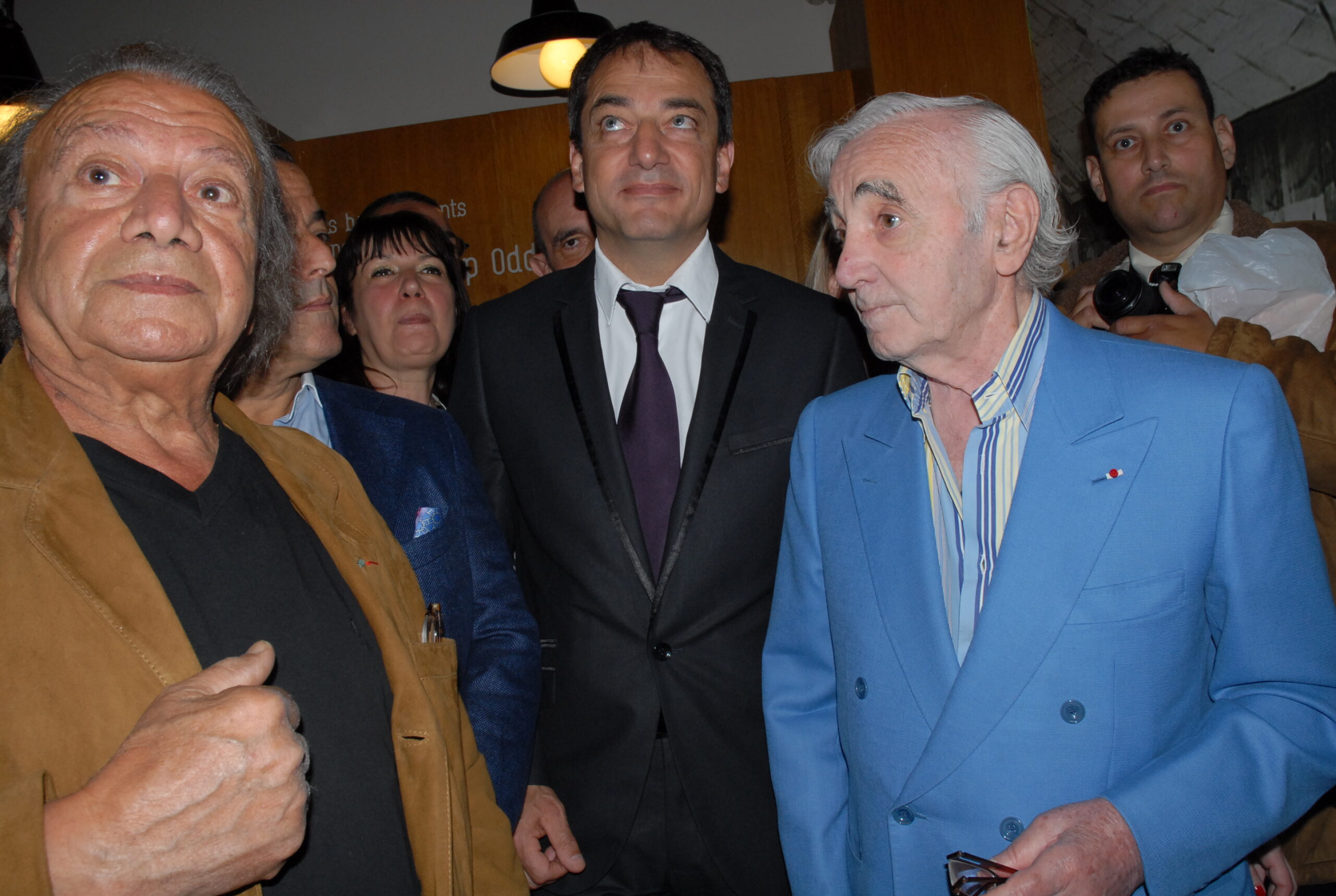 Le sculpteur Toros et Charles Aznavour