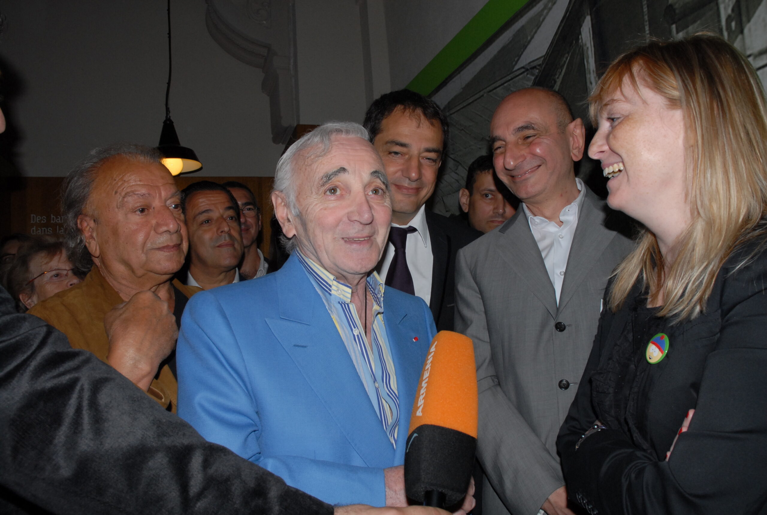 Aznavour visite le Centre du Patrimoine arménien