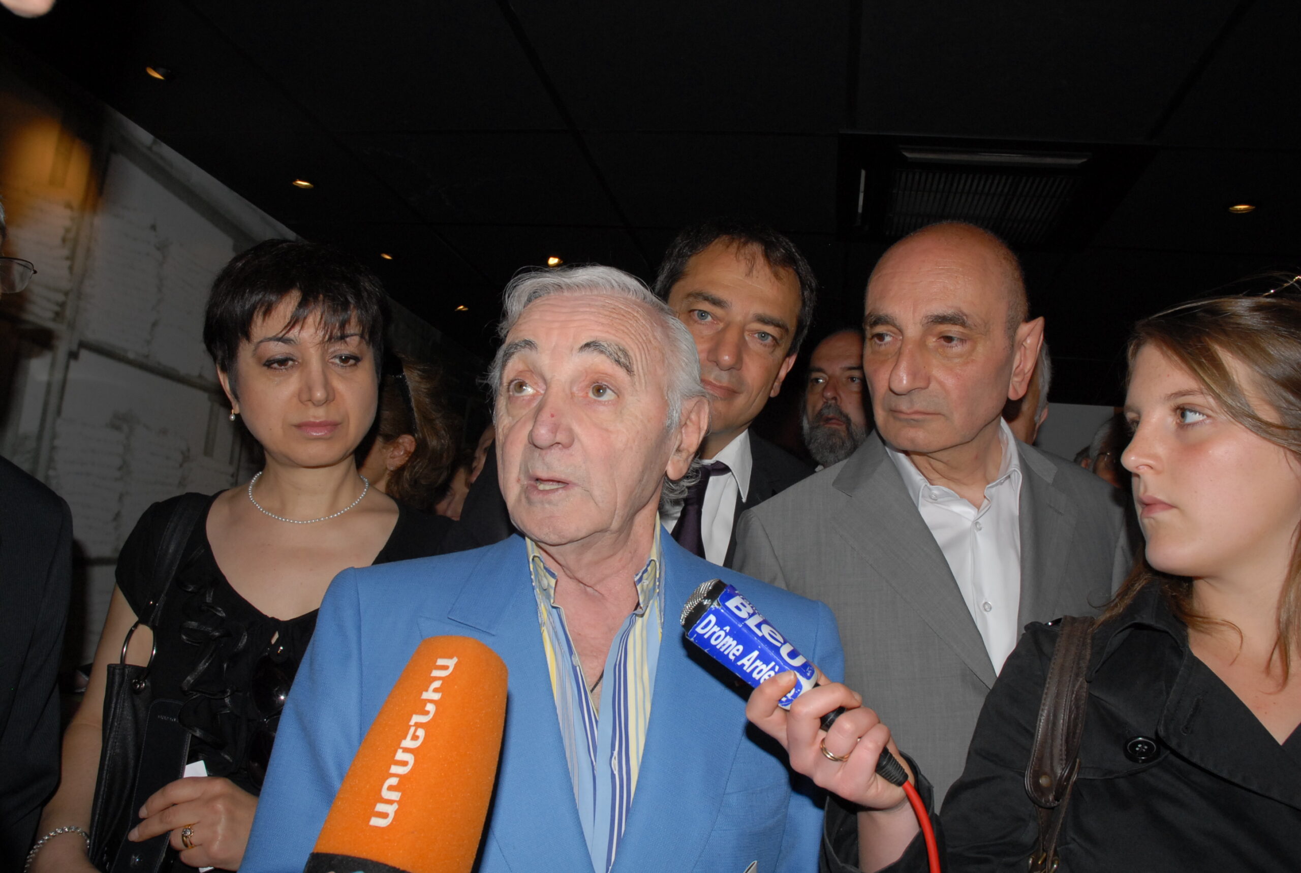 Charles Aznavour répond à la presse