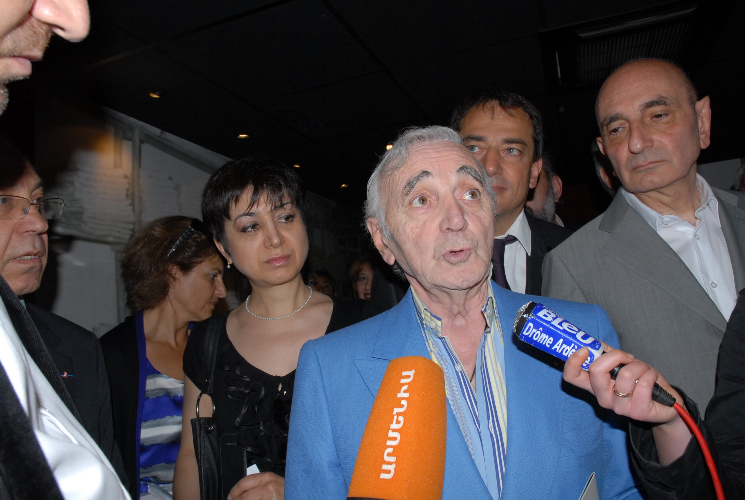 Charles Aznavour face aux médias