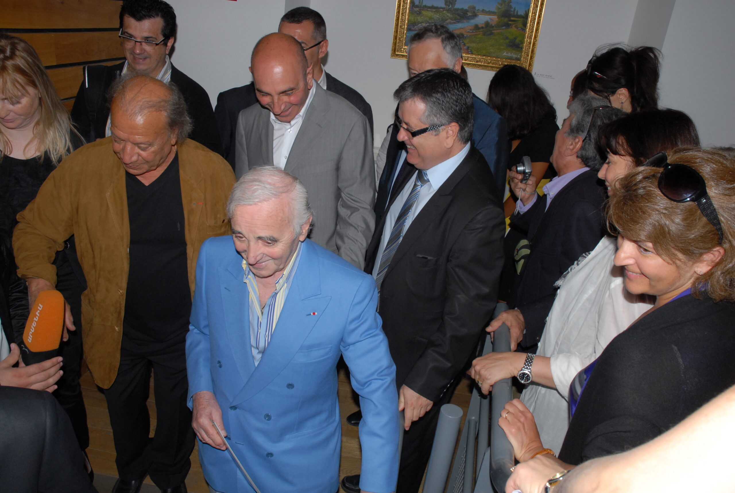 Charles Aznavour visite le Centre du Patrimoine armnéien