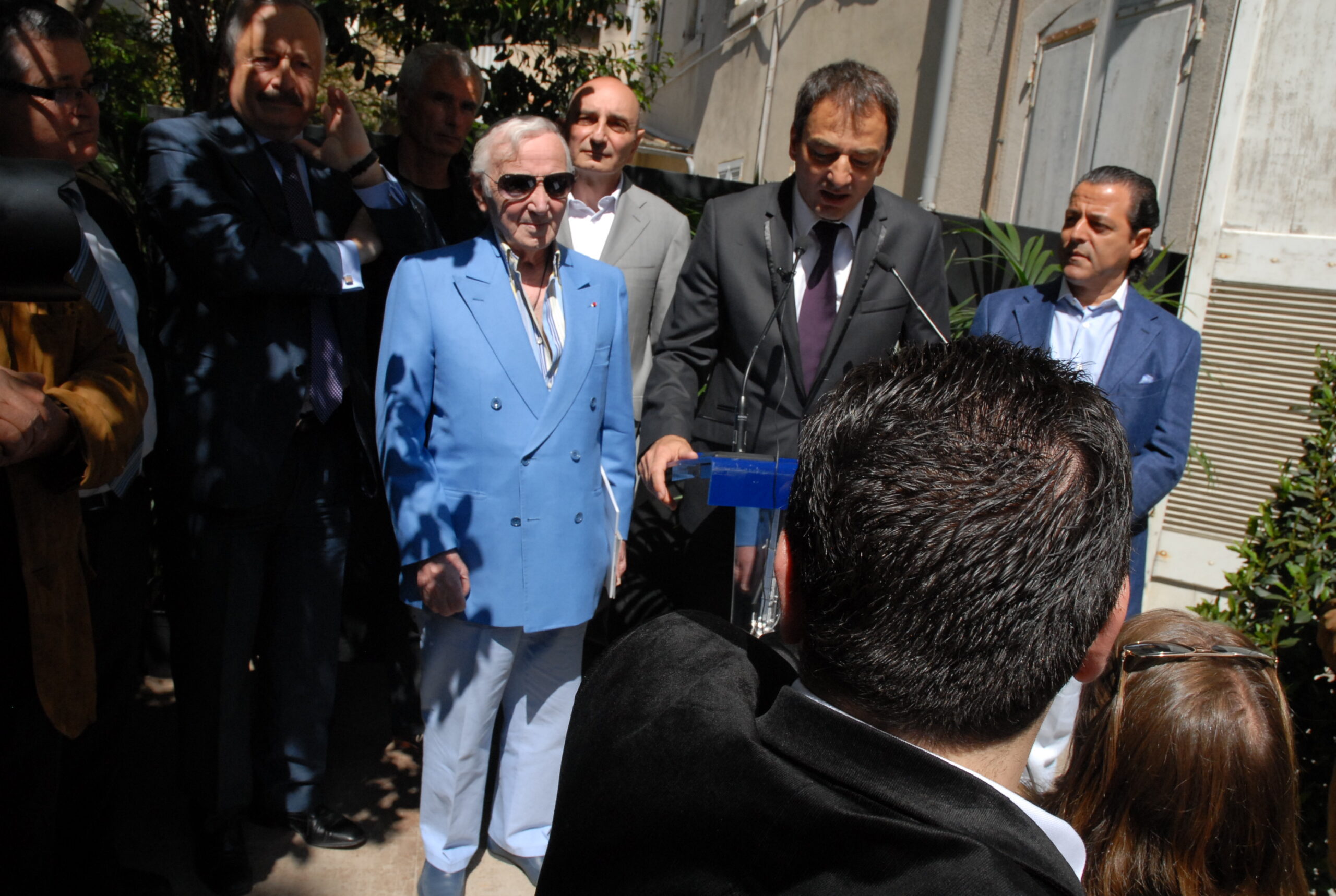 Valence honore Charles Aznavour