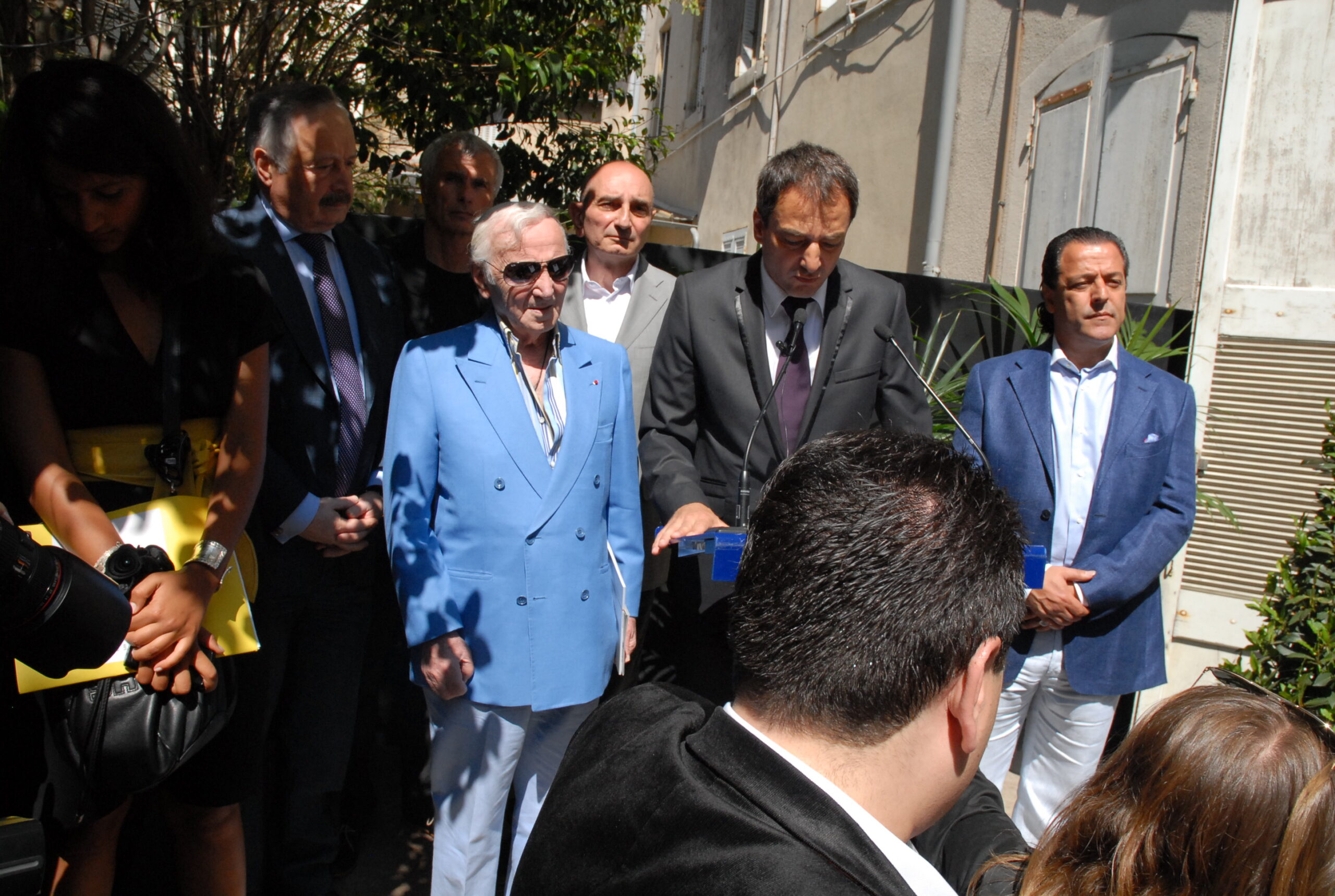 Valence honore Charles Aznavour