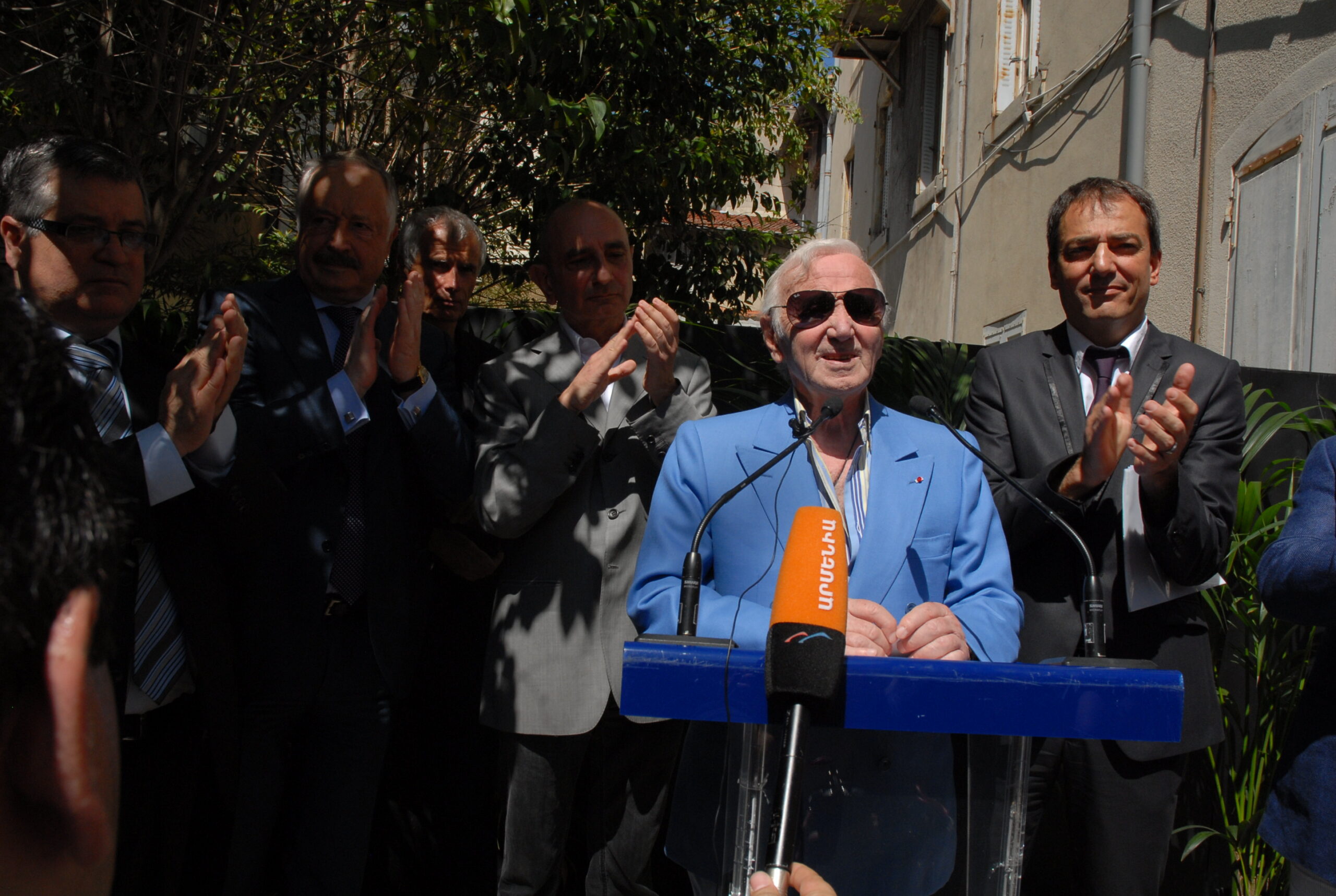 Charles Aznavour très applaudi à Valence