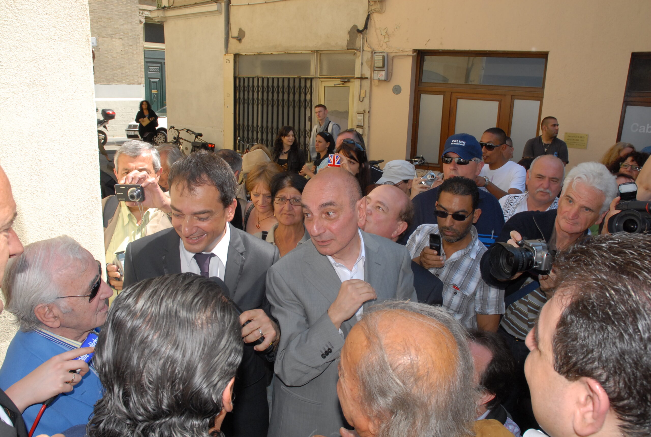 Le Square Charles Aznavour inauguré à Valence