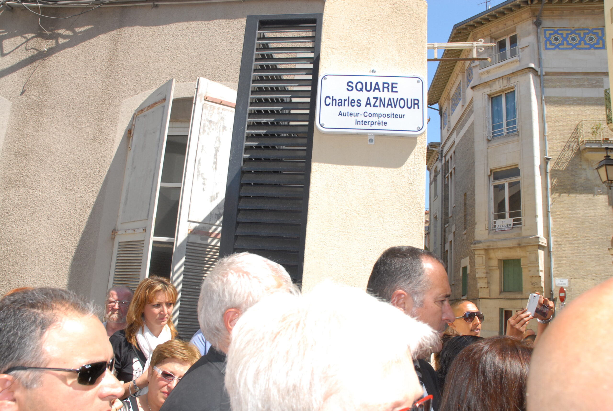 Square Charles Aznavour inauguré à Valence