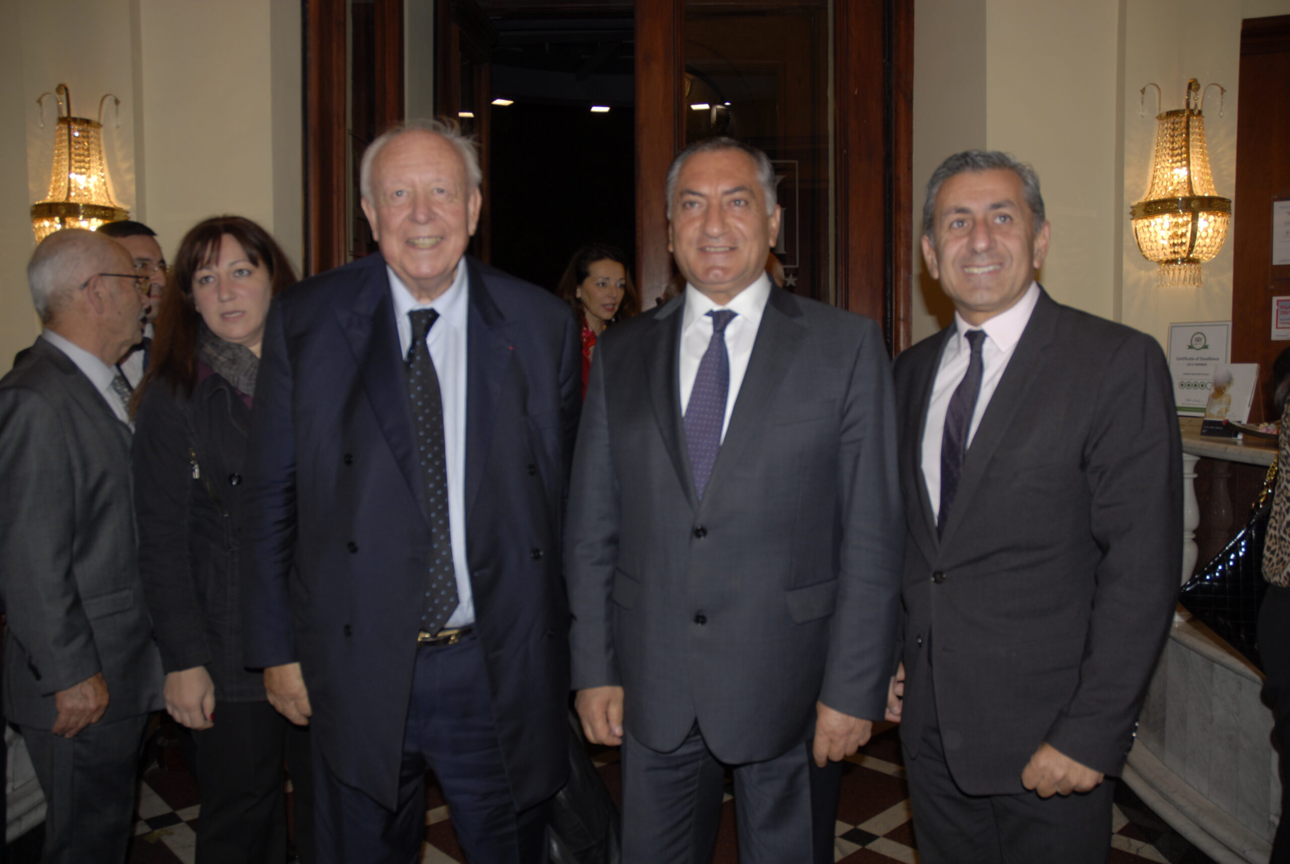 Jean-Claude Gaudin en compagnie d'un représentant de la Mairie d'Erévan et Didier Parakian