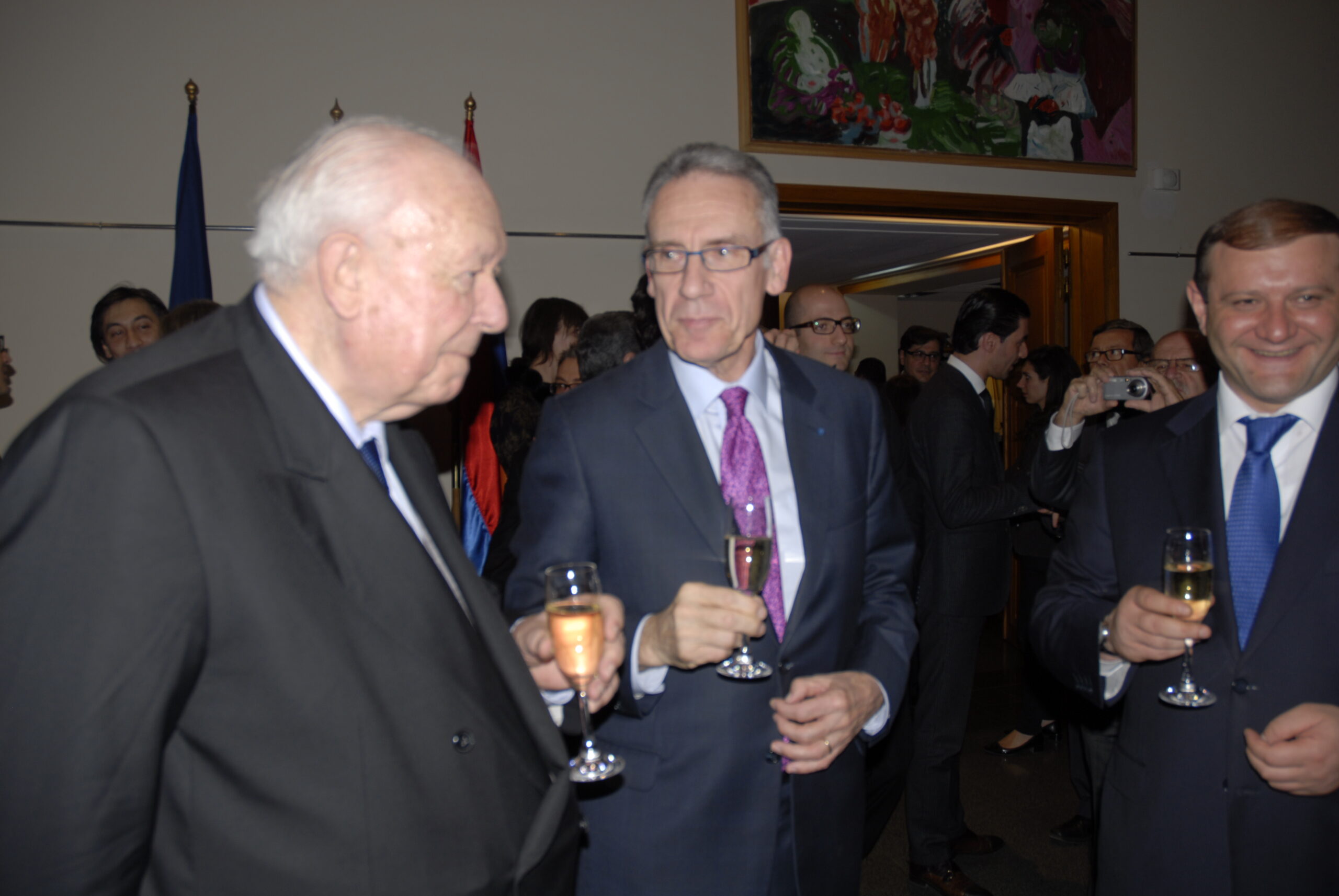 Jean-Claude Gaudin, Henri Reyanaud et Taron Margaryan à l'Ambassade de France à Erévan