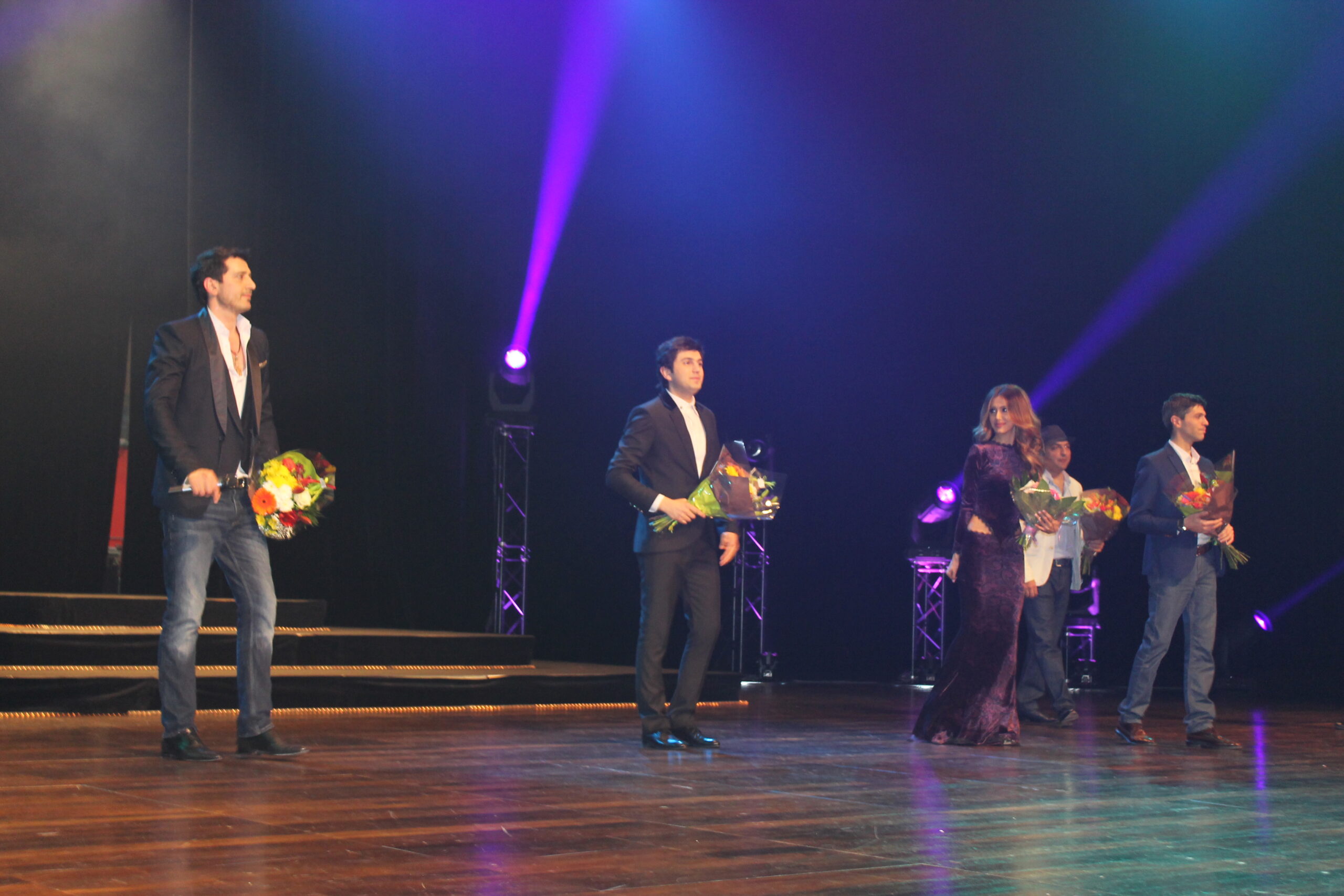 Les artistes face à l'ovation de la salle