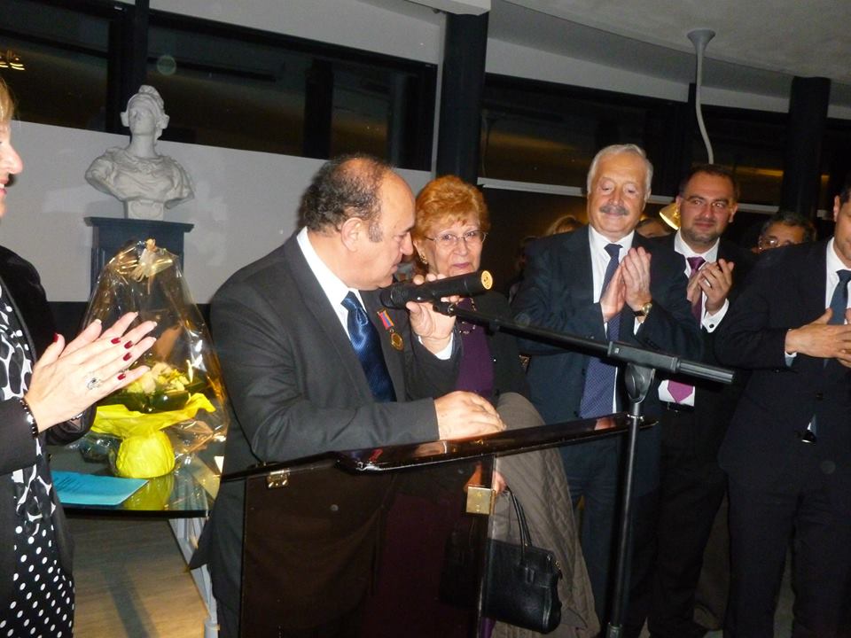 Krikor Amirzayan et sa mère Marie (Mariam) Amirzayan née Torikian, un moment intense d'émotion