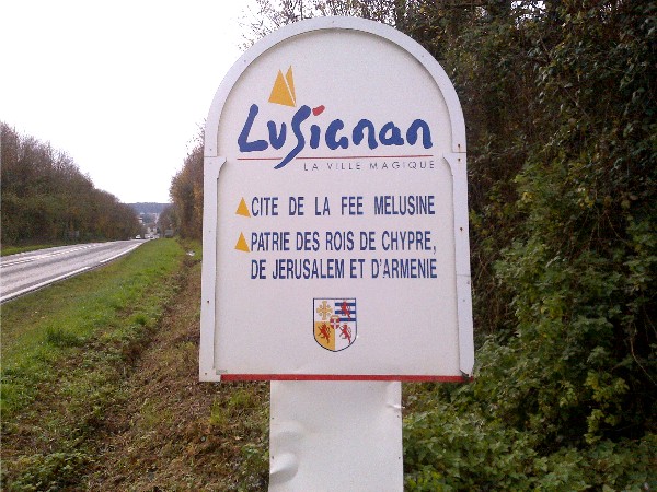 arc_lusignan-panneau.jpg