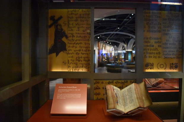 Des manuscrits arméniens de la Bible exposés au musée de la Bible à Washington